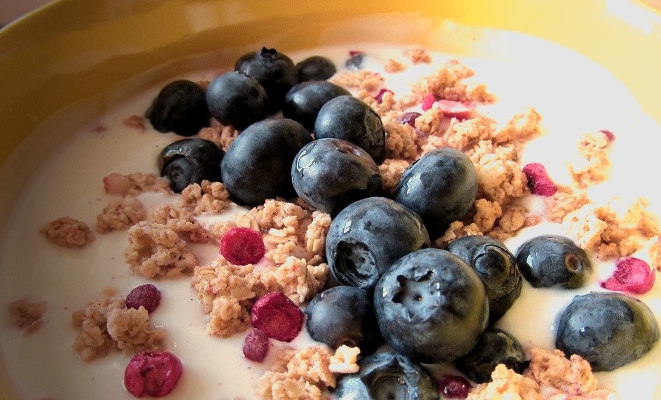 Crunchy muesli with Blueberries (by ShiningBlowball)