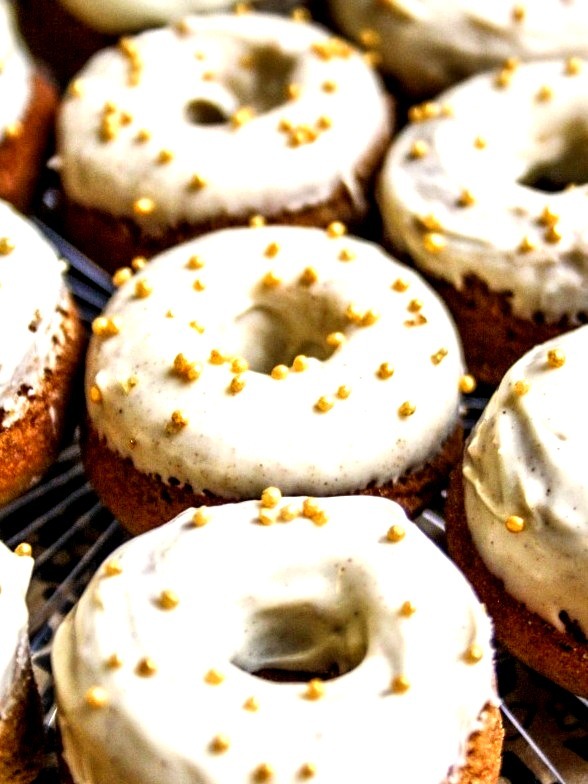 mini gingerbread donuts with white chocolate cinnamon glaze (+recipe)