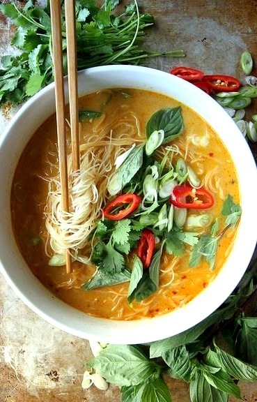spicy thai curry noodle soup sulia.com
